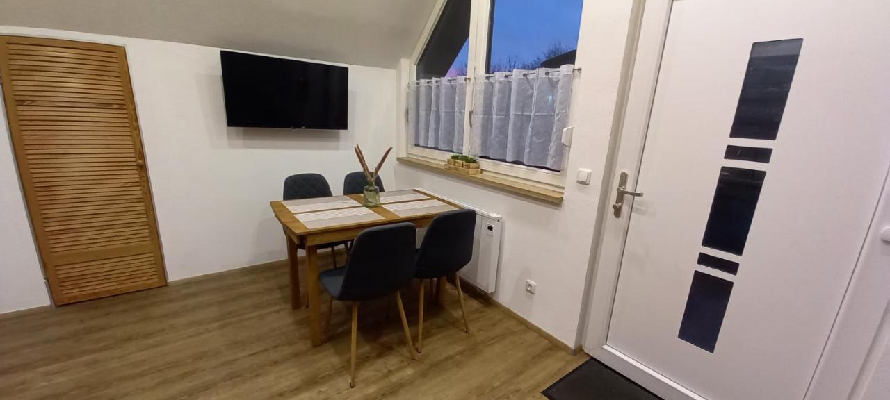 Kleine, Gemuetliche Dachgeschosswohnung Laudenbach  Esterno foto